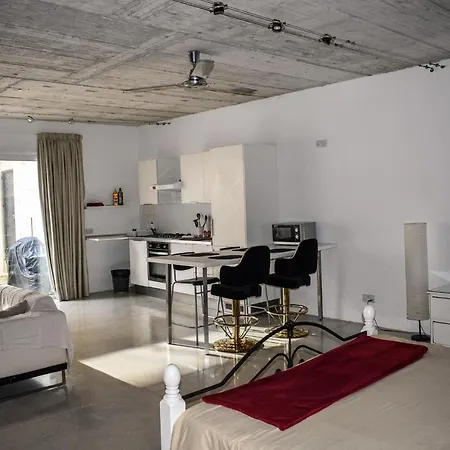 Swieqi: Cosy Studio In A Quiet Area Is-Swieqi