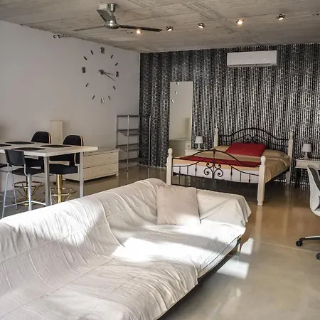 Swieqi: Cosy Studio In A Quiet Area * Is-Swieqi